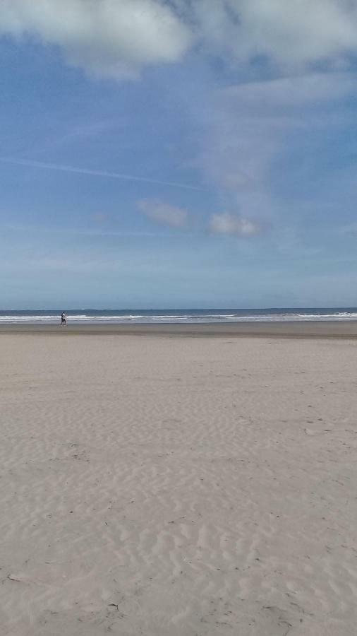 Apartamento Vento E Mar - 2 Quartos Com Sacada Na Quadra Da Praia Do Gonzaga Santos  Bagian luar foto